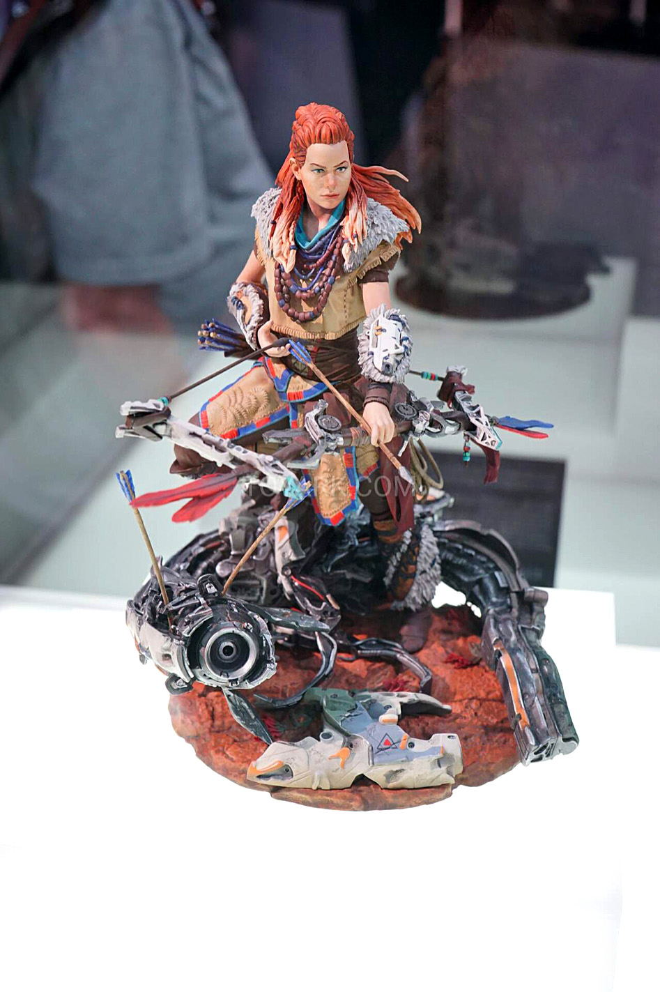 Horizon Zero Dawn Aloy Statue gamefront.de